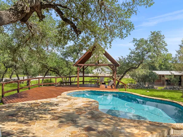 960 Elm Valley, Bulverde, TX 78163