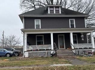 412 S Webster St, Taylorville, IL 62568