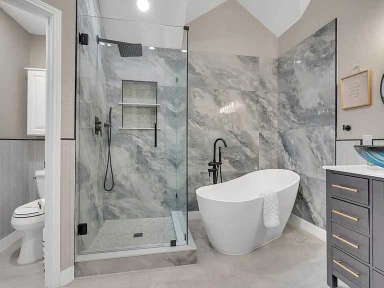 10804 Pineview Ln — Photo 3