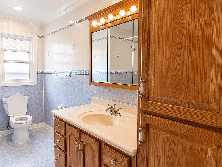124 Kelvin Ave #2 — Photo 11