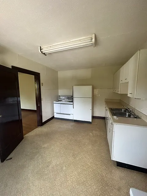 276 Main St #4