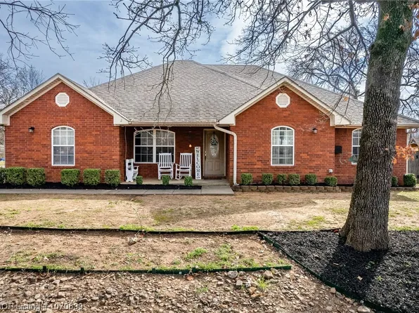 2 Dark Hollow Ln, Van Buren, AR 72956