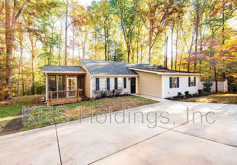 2428 Rachel Dr — Photo 2