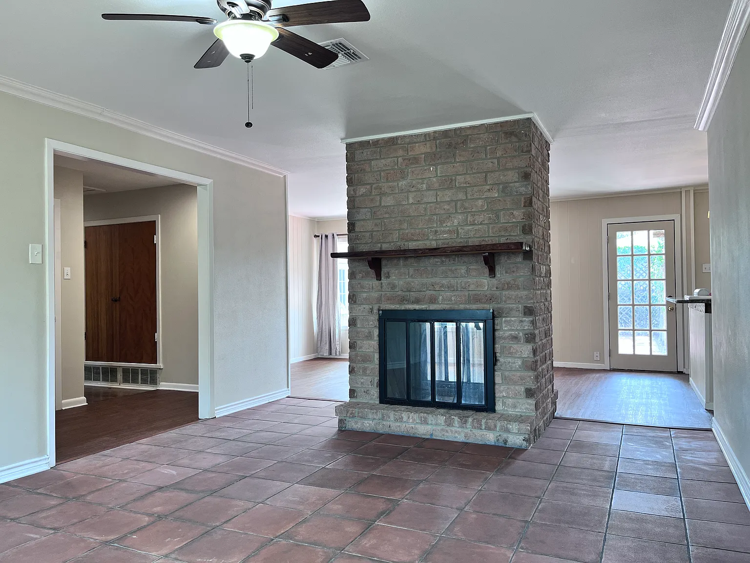 4 bed, 2100 sqft, $2,450 — Photo 4