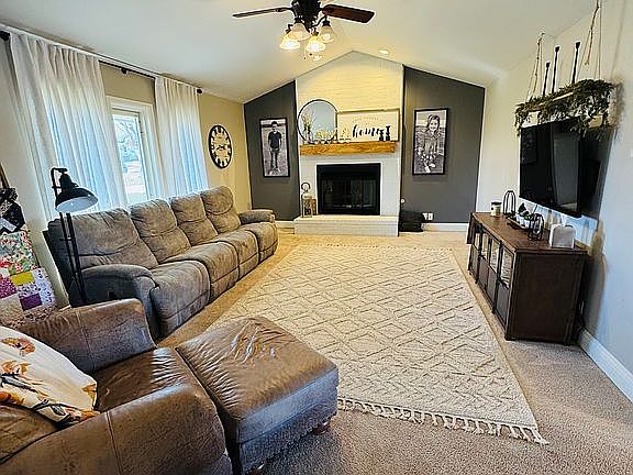 2nd image of 2000 Carter Ave