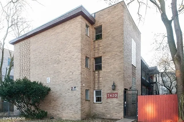 7420 N Winchester Ave APT 2B photo 1