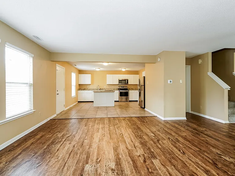 2044 Southernwood Ln — Photo 6