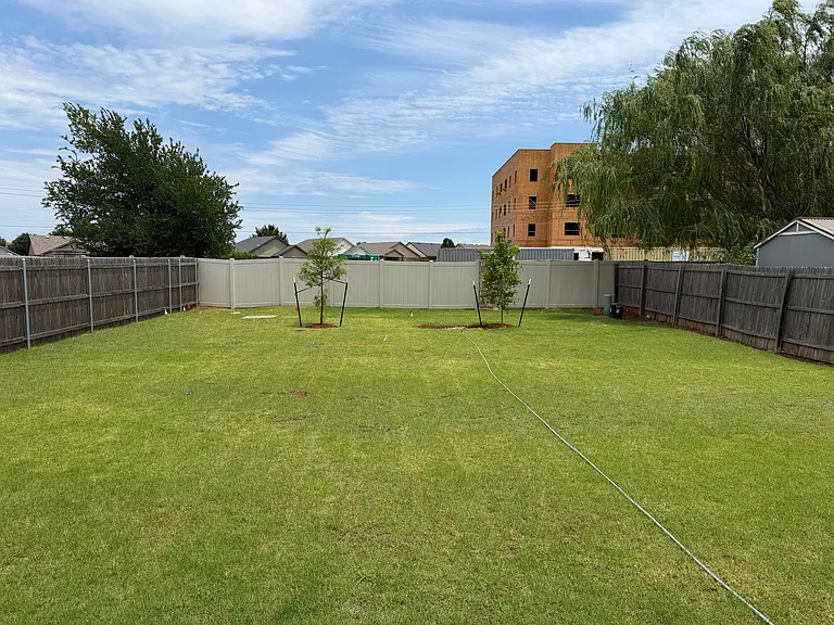 18304 Camborne Ave — Photo 27