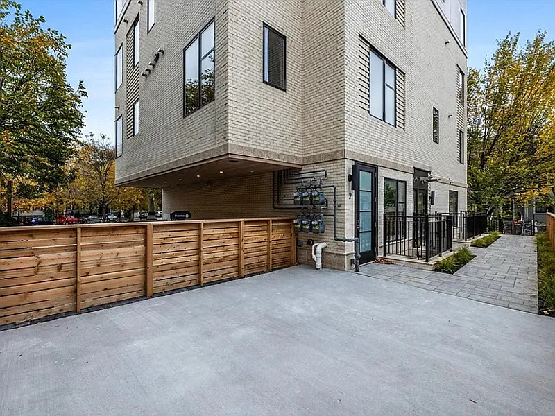 1 bed, 1.0 bath, 453 sqft, $2,110 — Photo 2