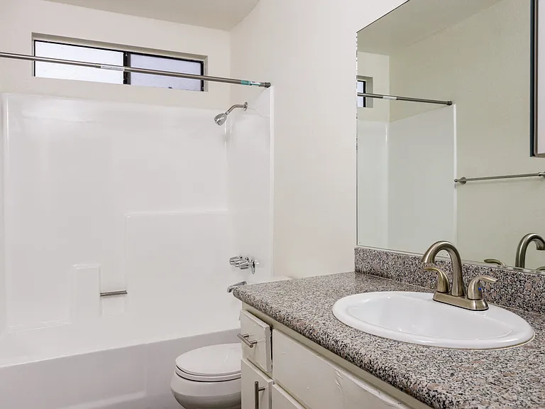 Hawthorne Apartments — Photo 44