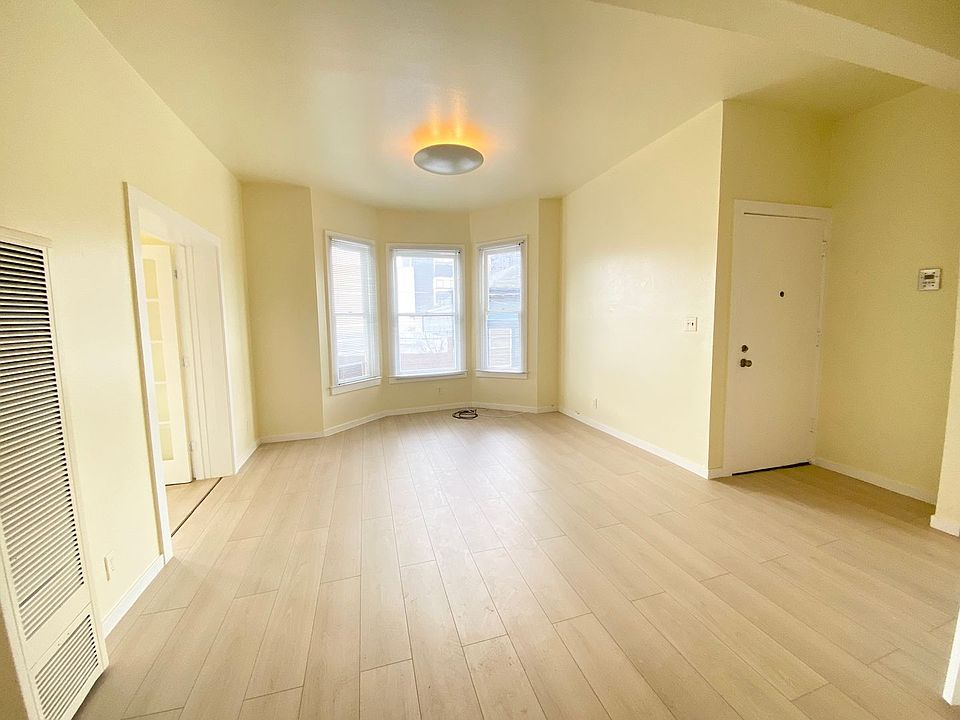 1st image of 204 Dore St Unit 208