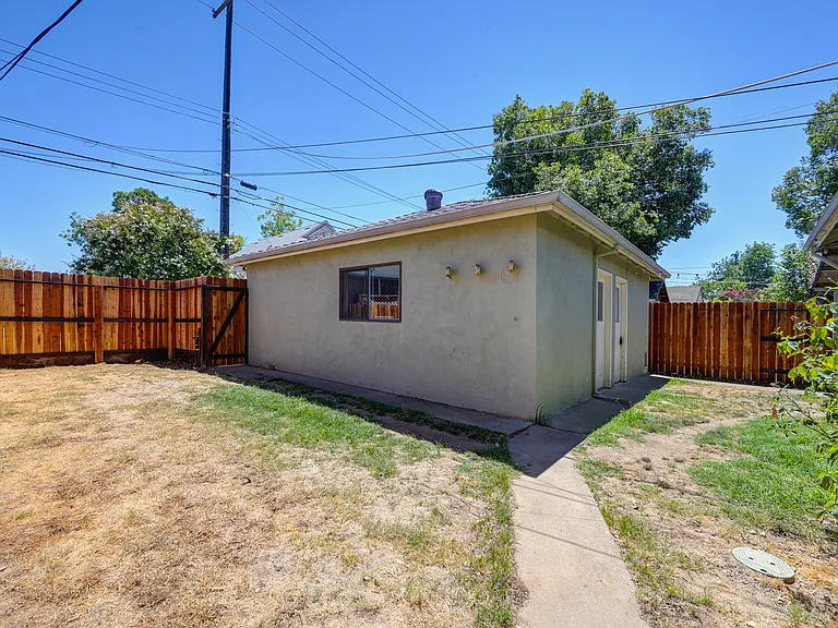 1547 49th St — Photo 10