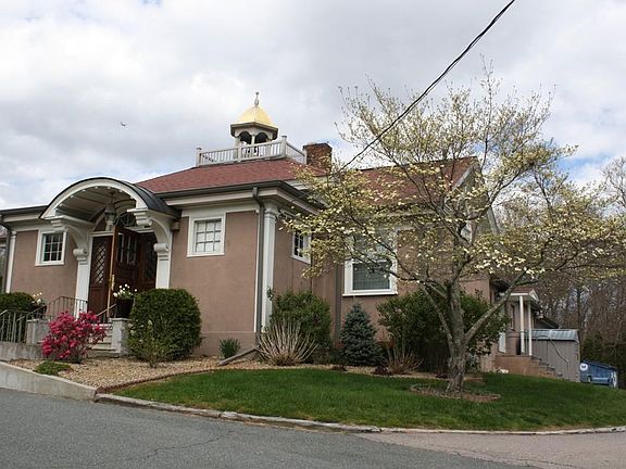 2nd image of 61 Rockland St