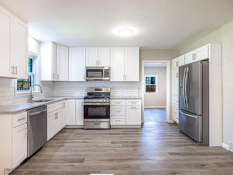 614 Portland Dr — Photo 7