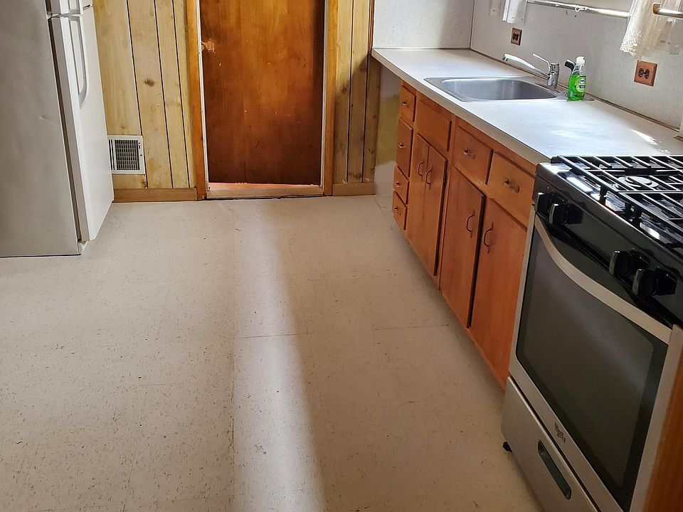 1st image of 98 Beekman Ave #1