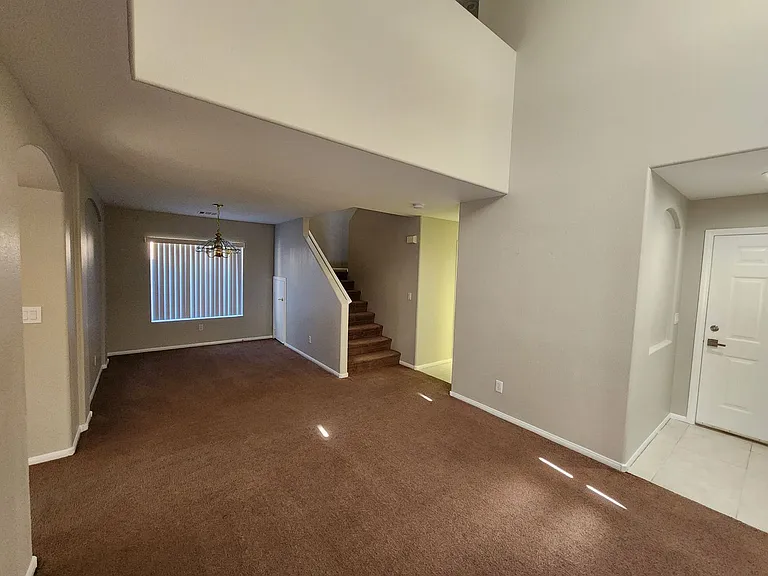 557 Poplar Leaf St — Photo 6