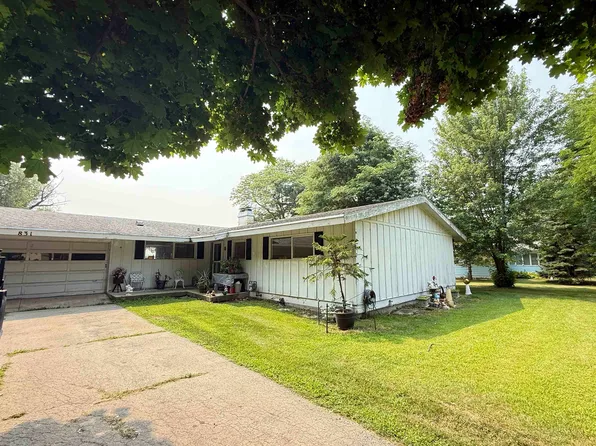 831 Neff Ct, Neenah, WI 54956