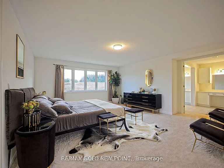 19 Marigold Blvd — Photo 32