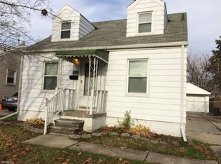 19381 Washtenaw St, Harper Woods, MI 48225