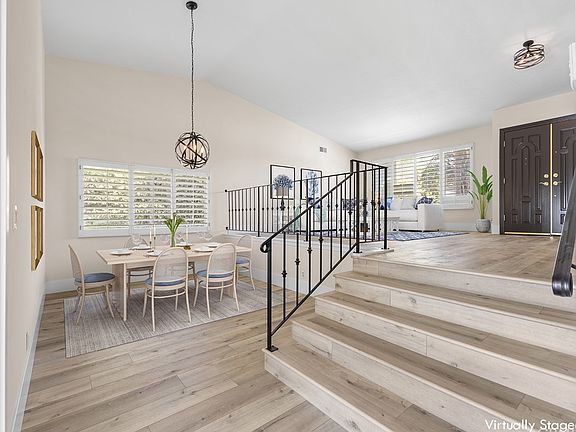 3rd image of 3561 Dahlia Cir