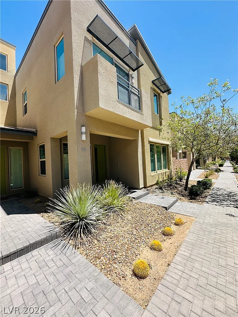 3 bed, 2.5 bath, 2060 sqft, $2,950 — Photo 2