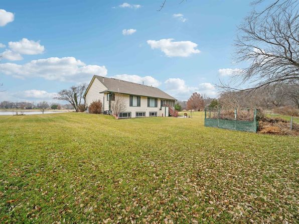 6830 S Huckleberry Dr, Derby, KS 67037