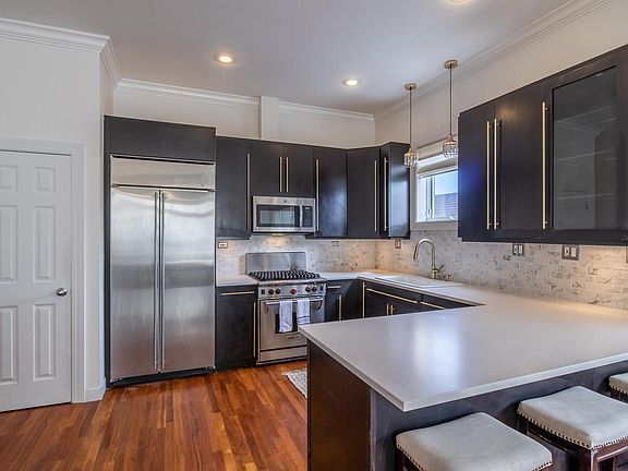 4th image of 2419 N Clybourn Ave