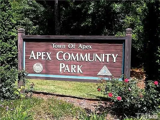 Trail to Apex park goes from within community