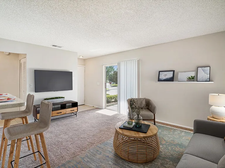 One Bedroom Large - 1 Bed / 1 Bath - 715 Sq.Ft.