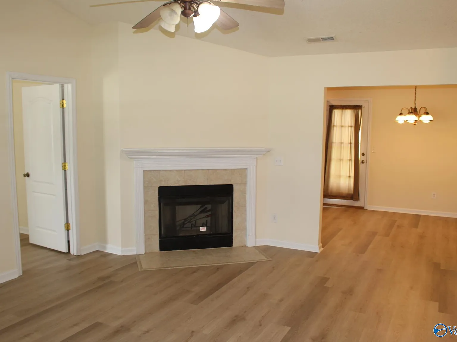 3 bed, 2.0 bath, 1247 sqft, $1,450 — Photo 4