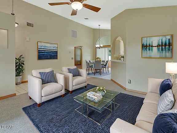 4th image of 941 Village Lake Dr N