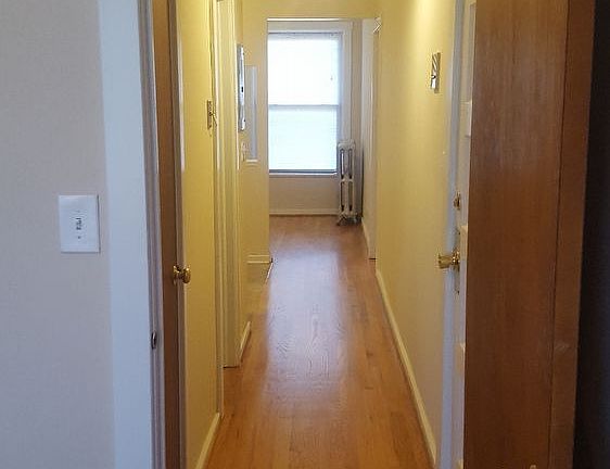 5th image of 909 Pleasant St APT 2E