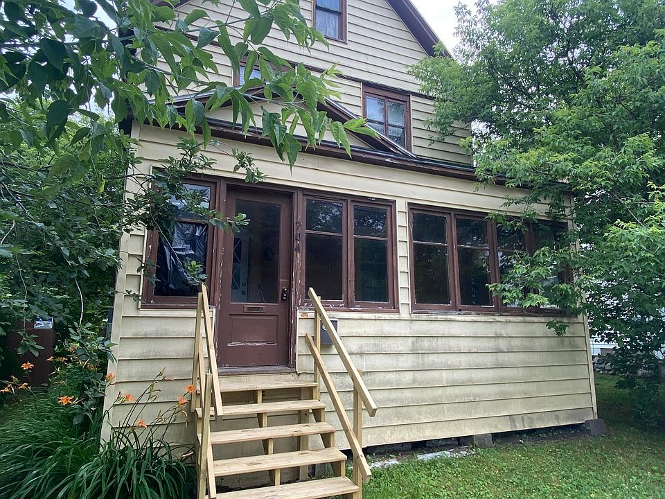1st image of 704 E Easterday Ave