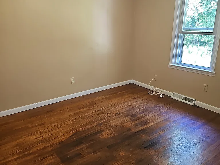 1565 Victory Hwy — Photo 7