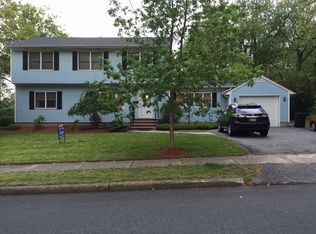 19 Lyncrest Dr, Paramus, NJ 07652