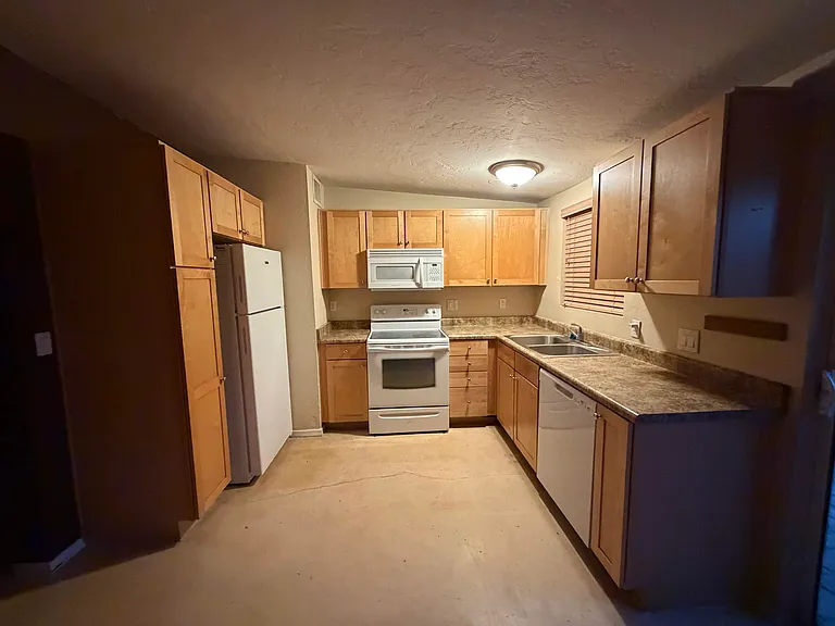 2841 N Columbus Blvd #28 — Photo 21