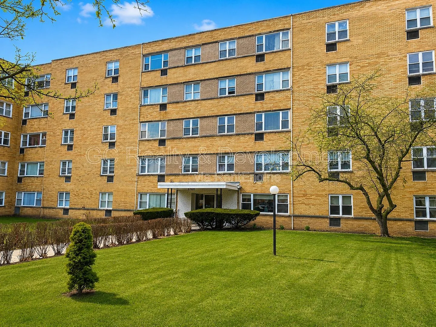 2 bed, 1.0 bath, 800 sqft, $1,650 — Photo 1