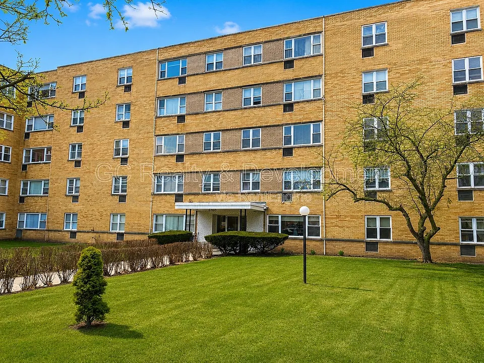 6160 N Damen Ave #414