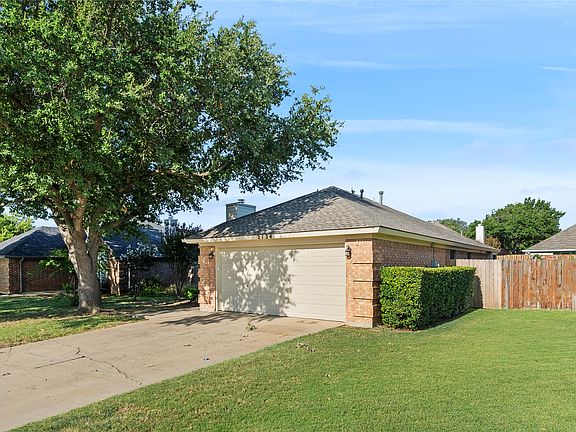 3rd image of 2134 Ridgecliff Dr