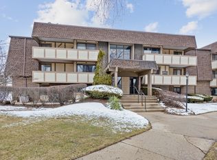 433 Cavalier Ct APT 101A, Dundee, IL 60118