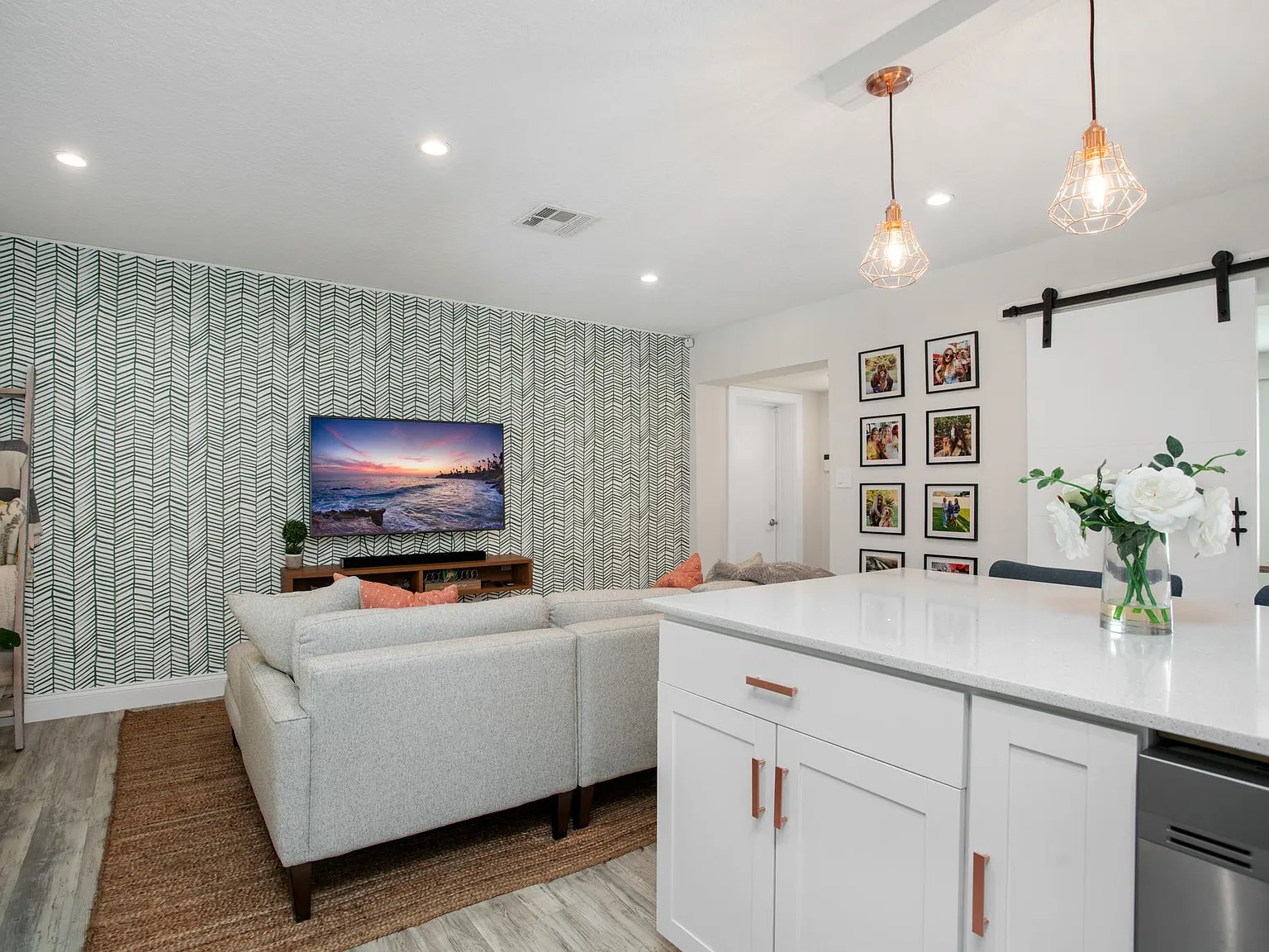 2 bed, 910 sqft, $2,750 — Photo 3