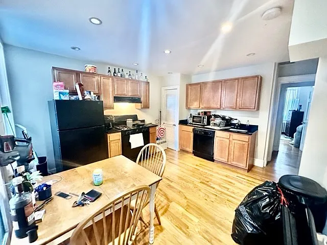 220 Hanover St #8 — Photo 8