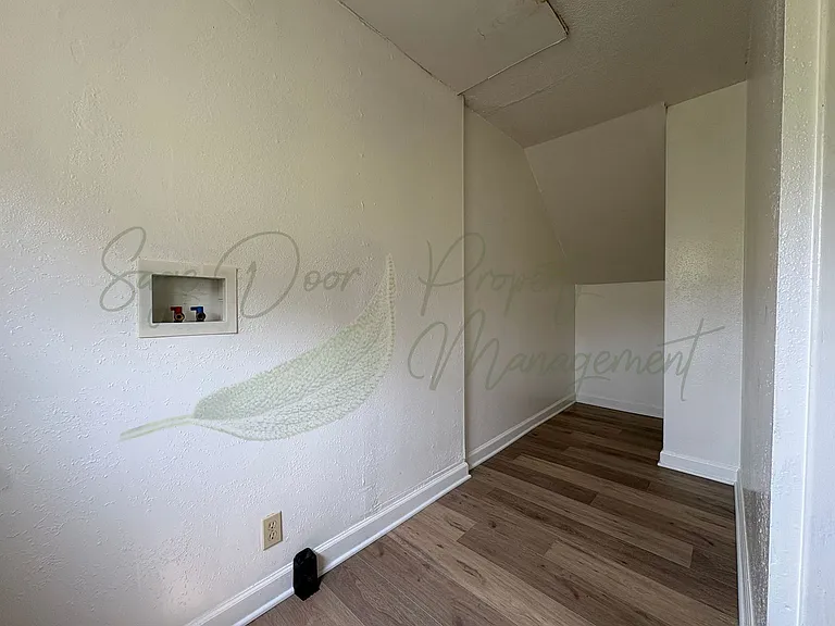 9506 Harrison St — Photo 12