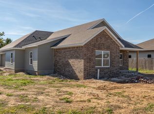 19 W Chikasaw Rd, Farmington, AR 72730