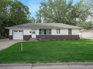 827 3rd St SW, Faribault, MN 55021