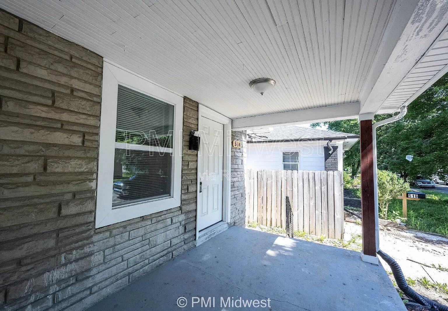 4 bed, 1.0 bath, 1000 sqft, $1,549 — Photo 2