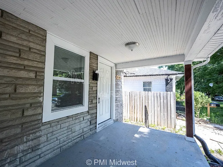514 N Chester Ave — Photo 2