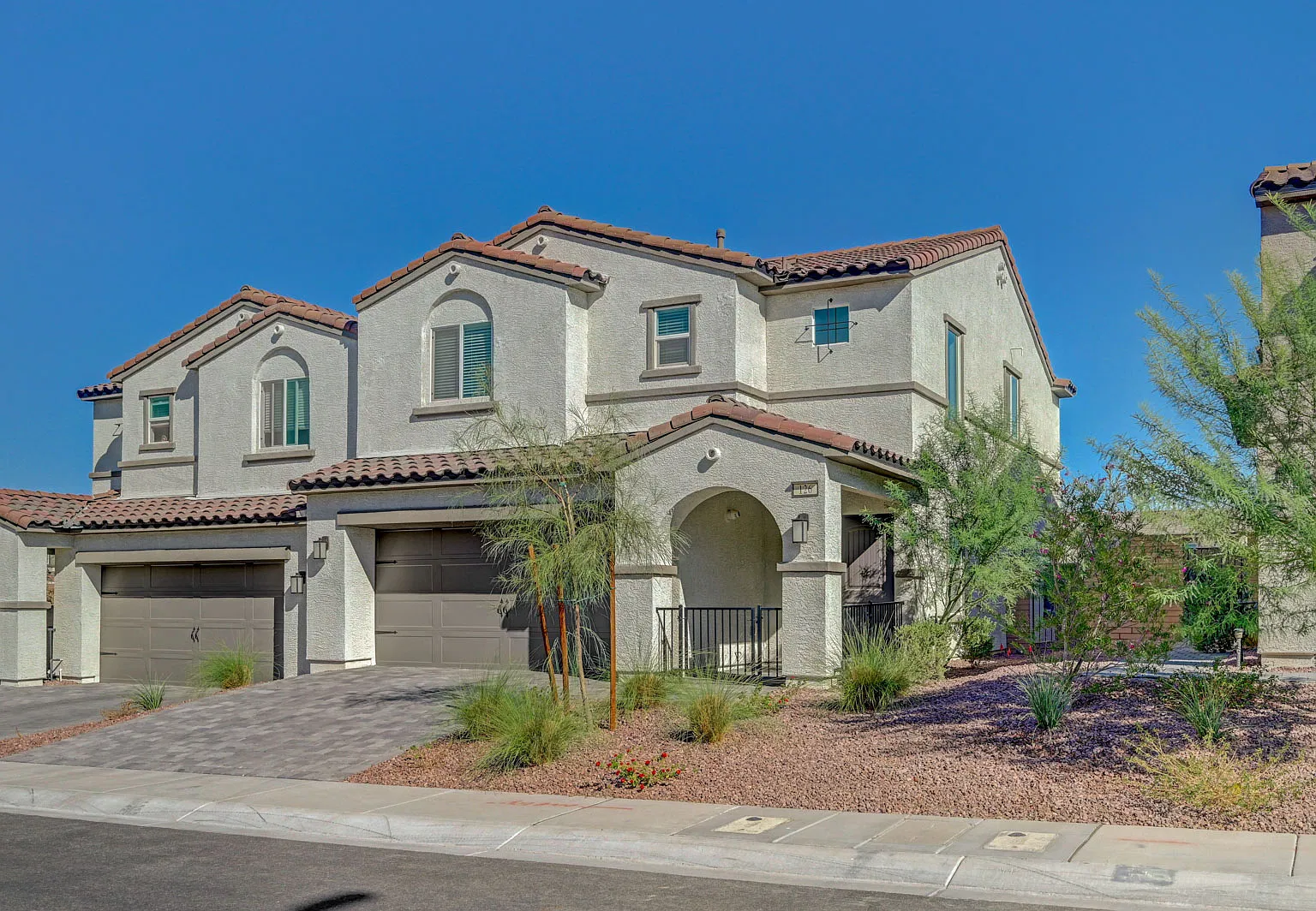 3 bed, 2.5 bath, 1705 sqft, $2,075 — Photo 3