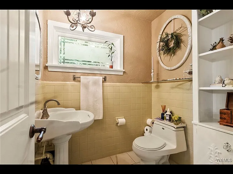7 Lakeshore Dr — Photo 4
