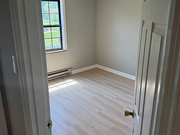 5th image of 556 Wiltshire Blvd APT B